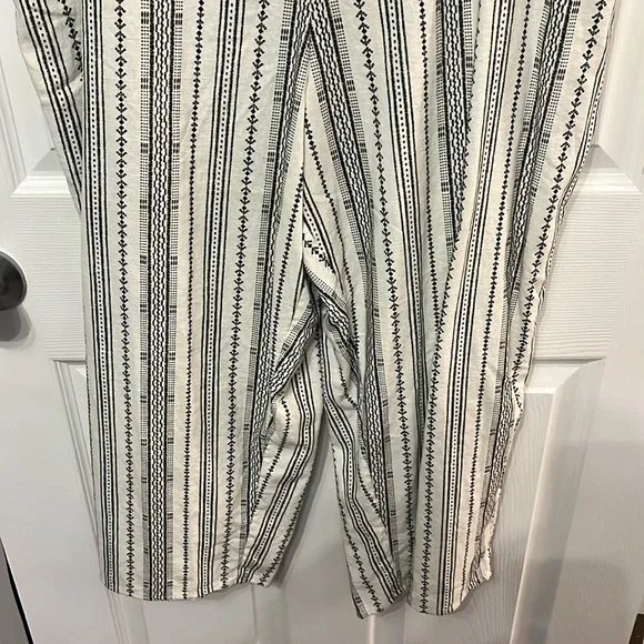 Old Navy Women’s Jumpsuit Size XL - Picture 2 of 8